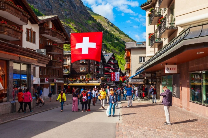 Nên chọn gì làm quà “đậm chất” Thụy Sĩ trong chuyến du lịch châu Âu?