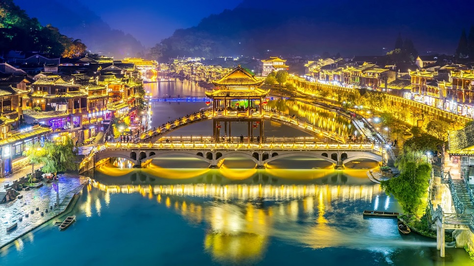 Phượng Ho&agrave;ng Cổ Trấn về đ&ecirc;m