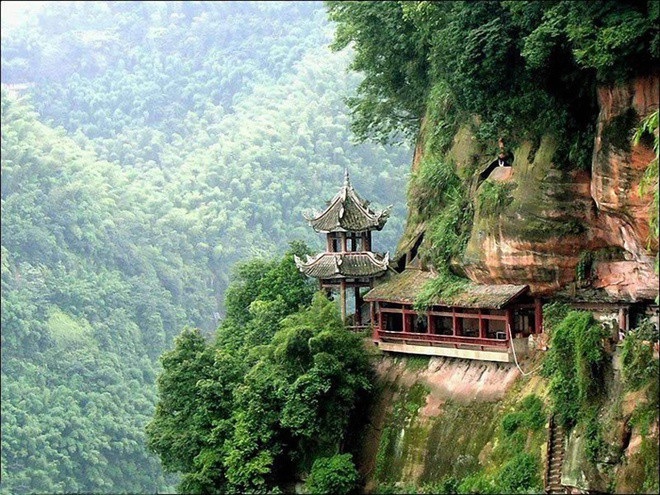 Phong cảnh hùng vĩ của núi Nga Mi