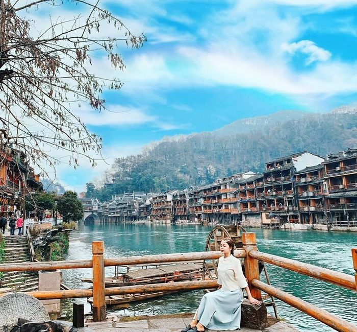 Phượng Hoàng Cổ Trấn