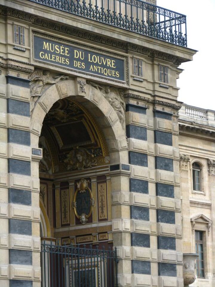 Louvre là một kho báu vô giá của nghệ thuật và lịch sử