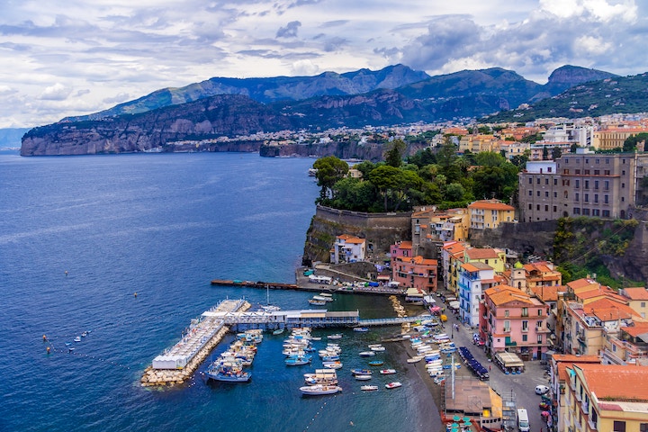 Có thể di chuyển bằng thuyền từ Sorrento