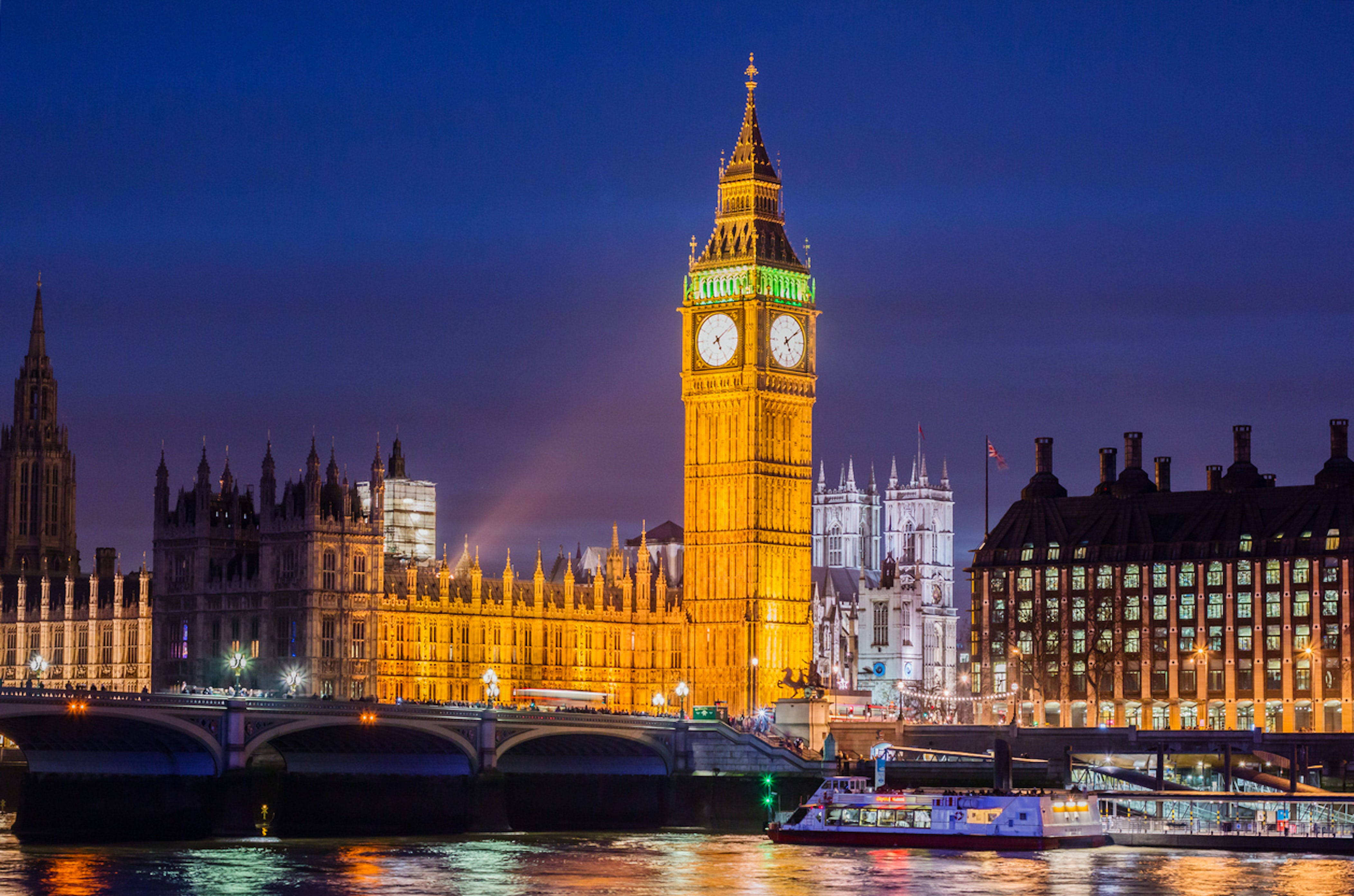 Biểu tượng không thể tách rời của London bên bờ sông Thames