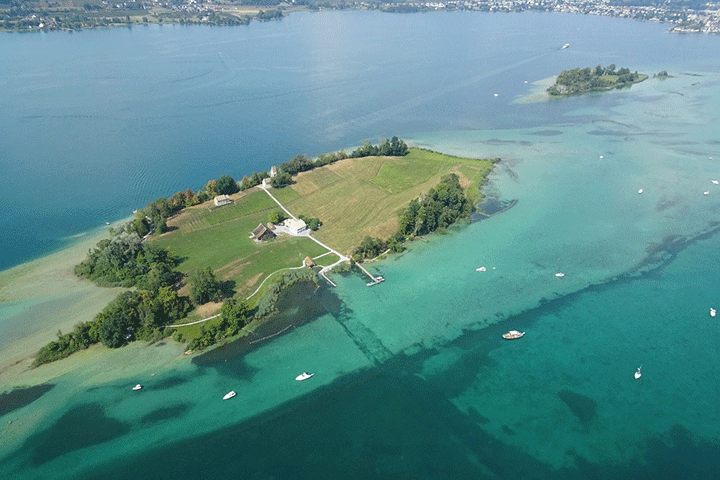 Một trong số c&aacute;c h&ograve;n đảo tại Hồ Zurich