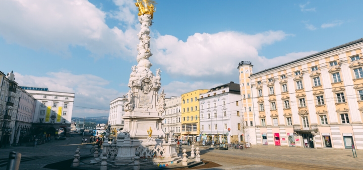 Quảng trường Hauptplatz và Đại lộ Landstrasse được xây dựng đậm nét châu Âu xưa