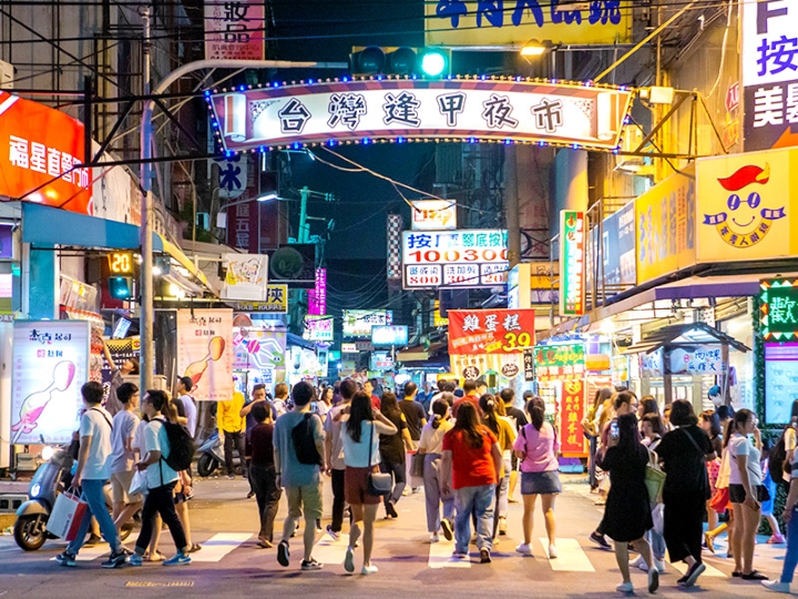 Chợ đêm vô cùng nhộn nhịp