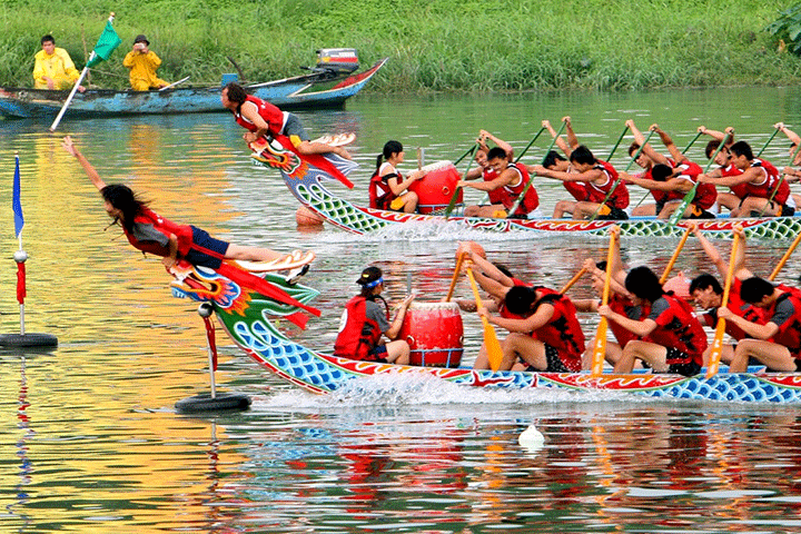 Lễ hội thuyền rồng được tổ chức quy mô nhất tại Đài Bắc
