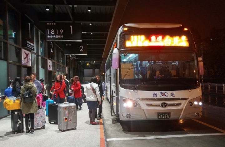 Các trạm xe buýt ở sân bay Đào Viên