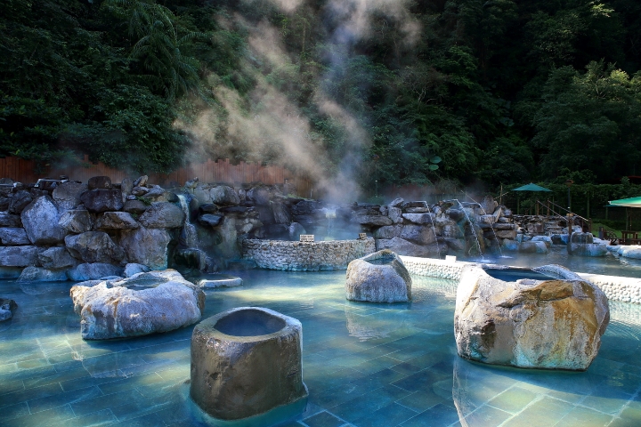 Hồ nước nóng thư giãn