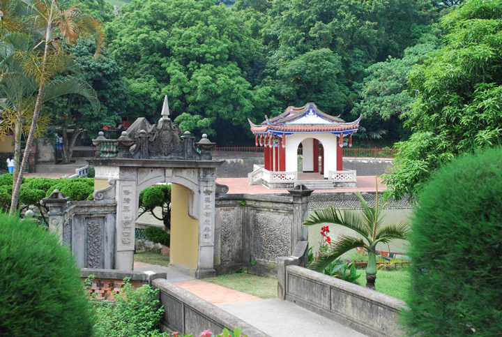 Đình uống rượu giữa Tiểu Tây Trì