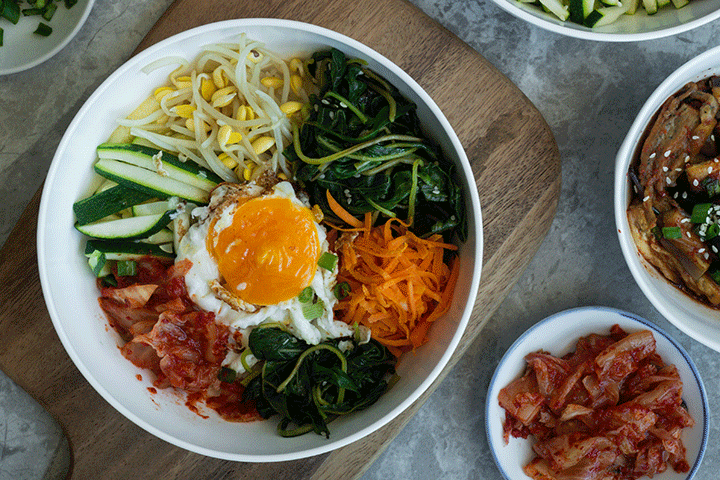 Cơm trộn Bibimbap truyền thống tại H&agrave;n Quốc
