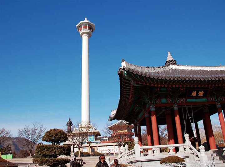 Th&aacute;p Busan, H&agrave;n Quốc