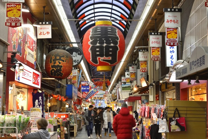 Chợ Kuromon là một khu phố mua sắm ở trung tâm thành phố Osaka