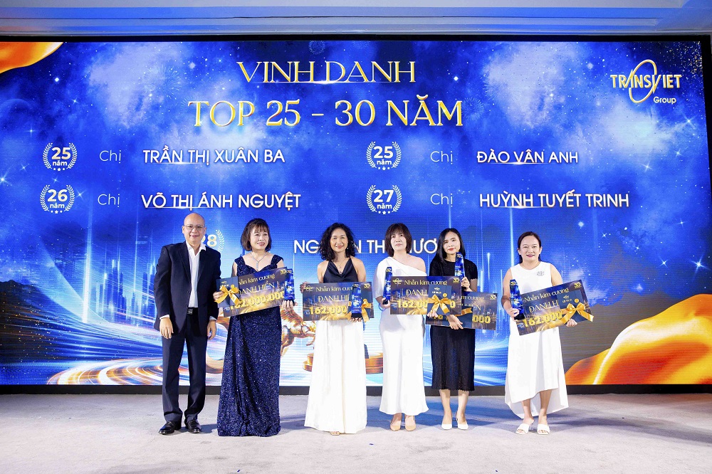 15.	Lễ vinh danh th&acirc;m ni&ecirc;n l&agrave; lời tri &acirc;n s&acirc;u sắc đến c&aacute;c thế hệ nh&acirc;n sự đ&atilde; g&oacute;p phần x&acirc;y dựng TransViet h&ocirc;m nay. 