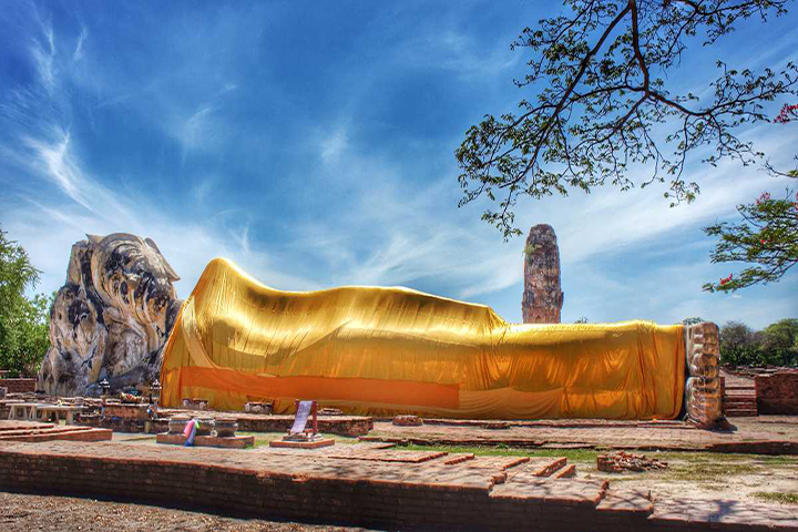 Tham quan kho b&aacute;u t&acirc;m linh tại Wat Lokayasutharam
