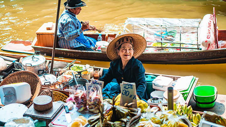 Buổi s&aacute;ng ven s&ocirc;ng Chao Phraya