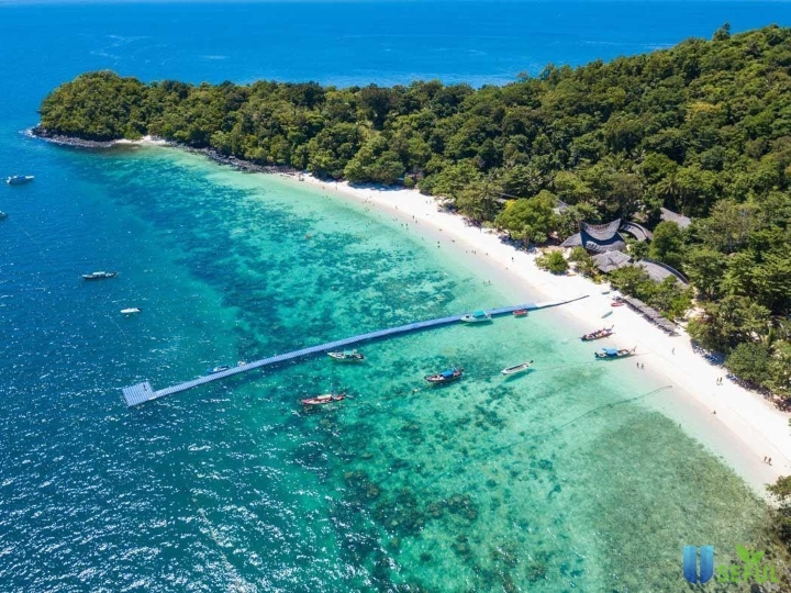 Bãi biển Jomtien trong xanh