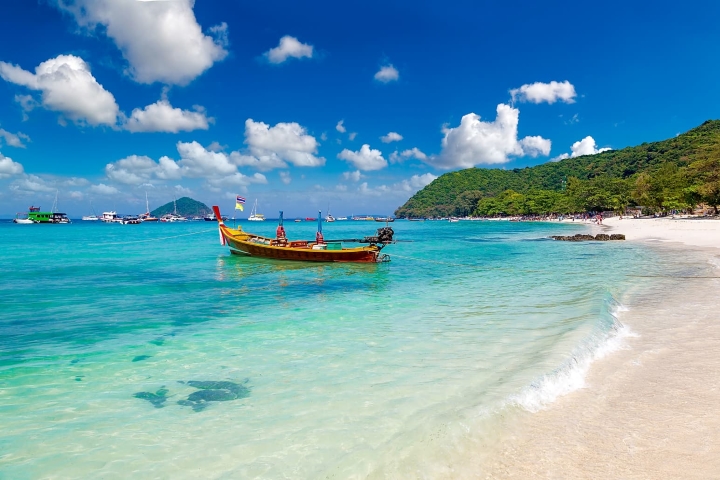 Bãi biển Pattaya trong xanh