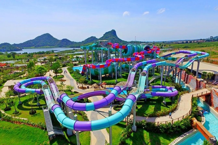 công viên nước nổi tiếng của Chonburi