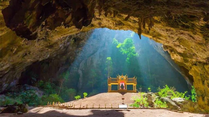 Động Phraya Nakhon