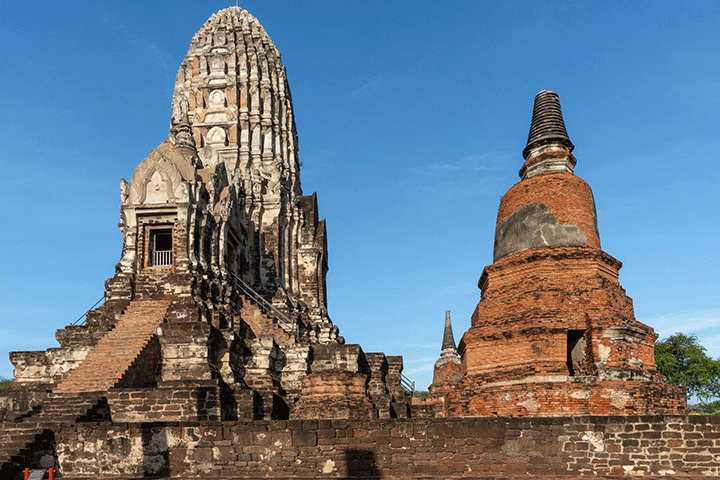 Khung cảnh từ ngoài nhìn vào của phòng thứ nhất tại Wat Ratchaburana