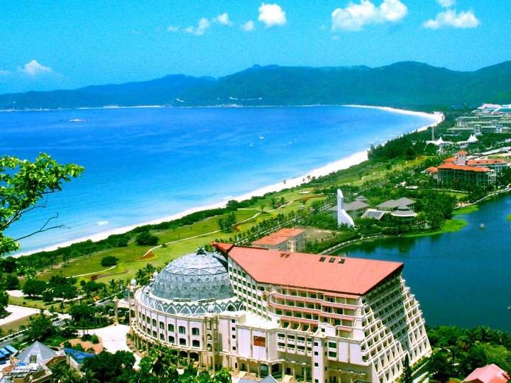  N&ecirc;n tr&aacute;nh m&ugrave;a mưa để c&oacute; thể đảm b&aacute;o được c&aacute;c hoạt động trong chuyến đi đảo Hải Nam