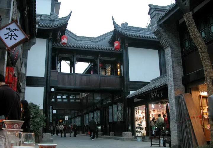 Phố Jinli nhộn nhịp với các hoạt động mua bán