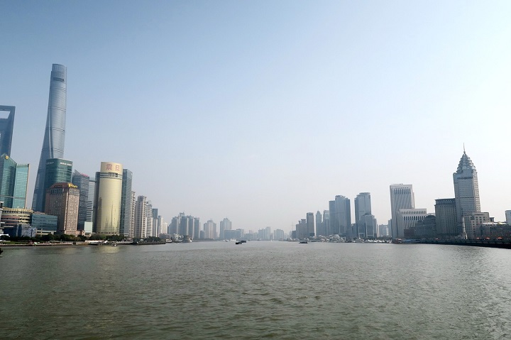 Sông Hoàng Phố được ví như "dòng sông mẹ" của Thượng Hải, trải dài 113km