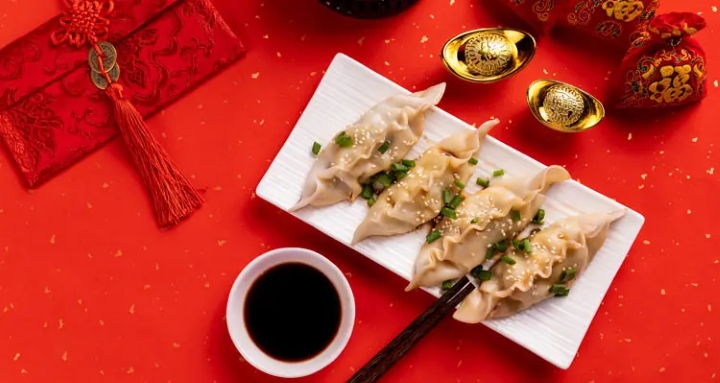 Món sủi cảo có ý nghĩa cầu chúc may mắn, tài lộc cho năm mới