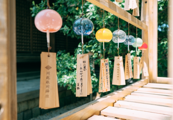 Lễ hội chuông gió Nishiarai Daishi được trang trí bằng hàng nghìn chiếc chuông gió bằng giấy