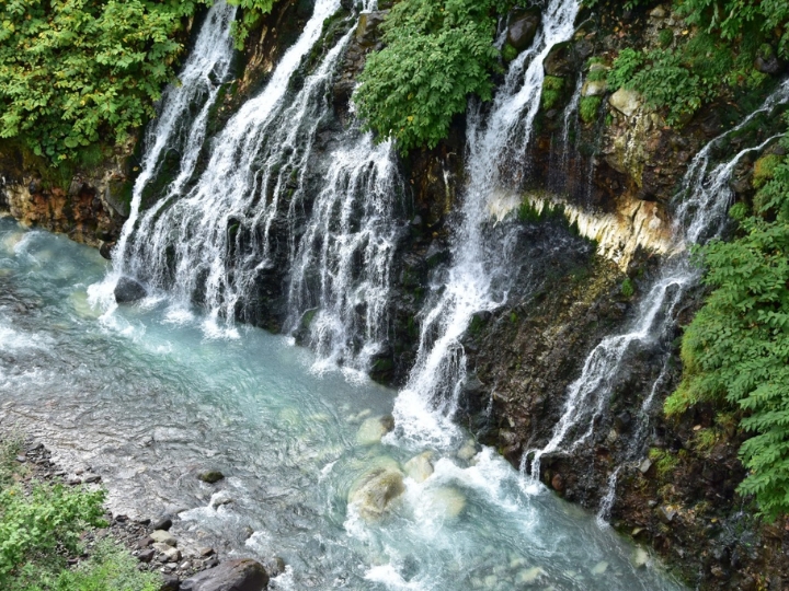 Thác Shirahige Hokkaido được xem là hòn ngọc lục bảo của Xứ sở Phù Tang