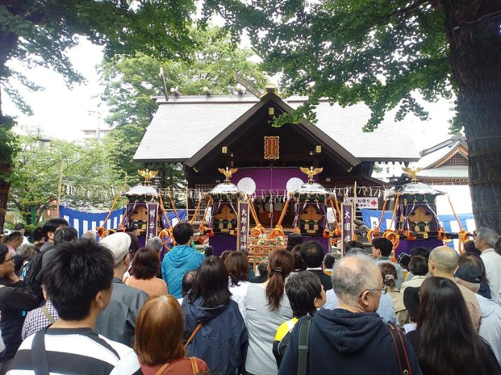 Du khách sẽ được tham gia vào các nghi thức Thần đạo truyền thống tại đền Hokkaido Jingu