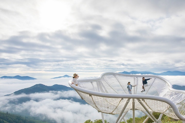 Ngắm biển mây lung linh huyền diệu tại Unkai Terrace