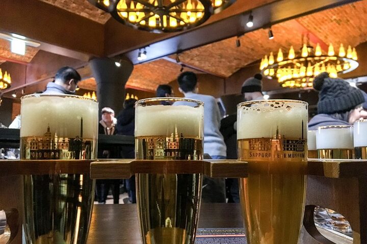 Thưởng thức bia tại Bảo tàng Bia Sapporo