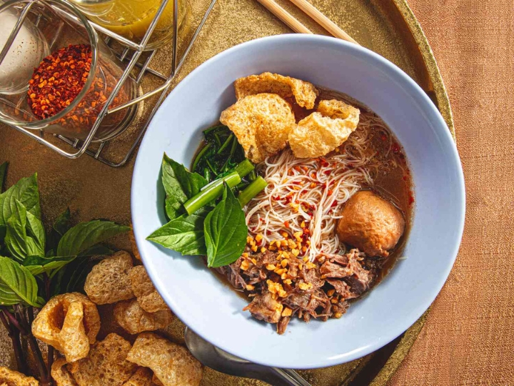 Mì thuyền là món ăn thường thấy tại các quán ăn đường phố Thái Lan