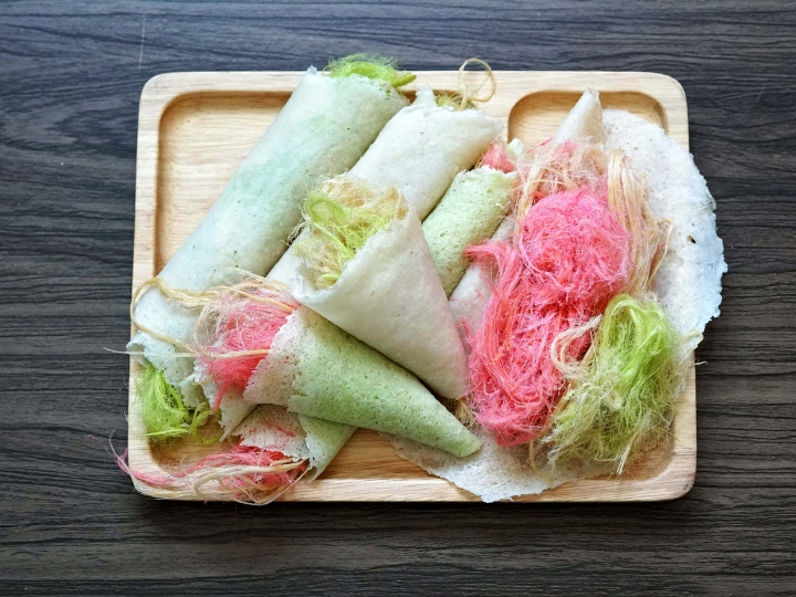 Roti Sai Mai là món bánh mì cuộn kẹo bông ngọt ngào, phổ biến ở Thái Lan