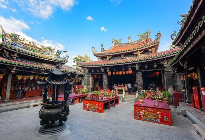 Vẻ đẹp tĩnh lặng của ngôi chùa Long Sơn Tự