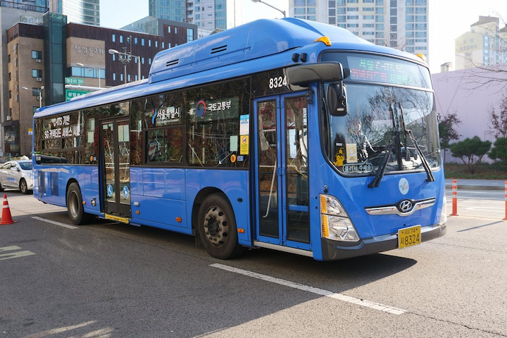 Xe bus sẽ giúp bạn dễ dàng di chuyển đến bất kỳ địa điểm nào tại Hàn Quốc