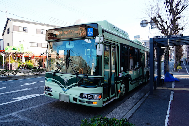 Sử dụng xe bus để tiết kiệm chi phí khi đi du lịch Nhật Bản
