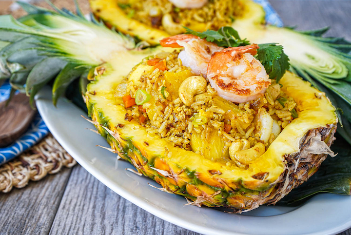 Khao Pad Sapparot có hương vị cay nhẹ, đậm đà