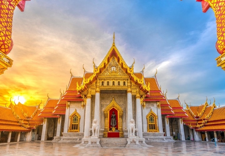 Kiến trúc tinh xảo của Chùa Cẩm Thạch Wat Benchamabophit