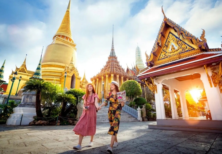 Trang phục kín đáo là cách bạn thể hiện sự tôn kính khi đến thăm những ngôi chùa Thái Lan linh thiêng