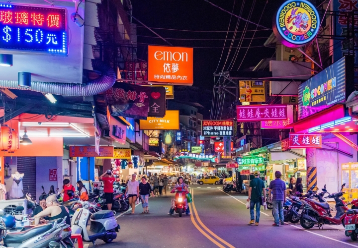 Chợ đ&ecirc;m Fengjia - Điểm đến nhộn nhịp với h&agrave;ng ng&agrave;n m&oacute;n ngon v&agrave; quầy h&agrave;ng độc đ&aacute;o