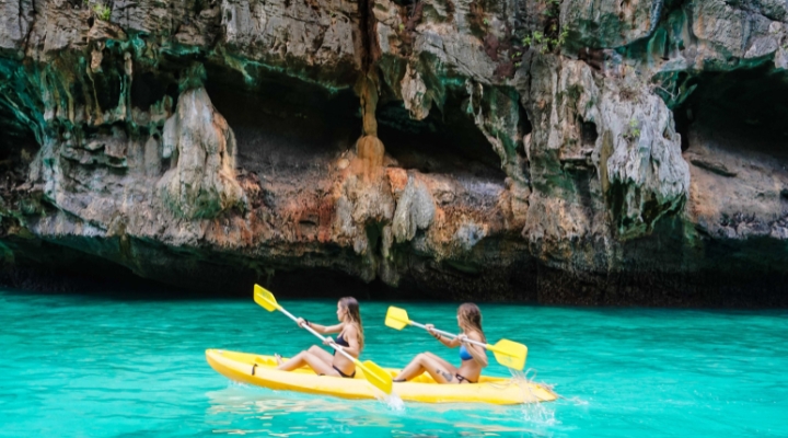 Trải nghiệm chèo thuyền kayak ngắm cảnh tuyệt đẹp tại đảo Koh Phi Phi