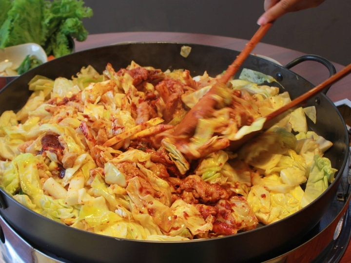 Thịt gà rút xương xào rau củ thơm ngon