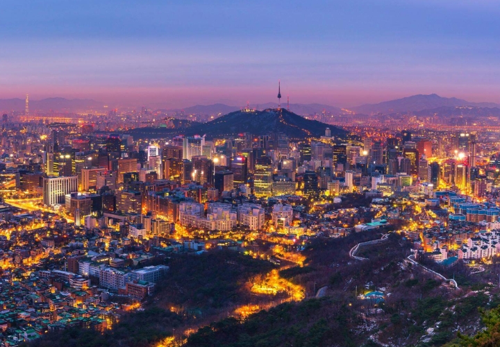 Thành phố Seoul nổi bật với những địa điểm tham quan nổi tiếng và trung tâm thương mại sầm uất