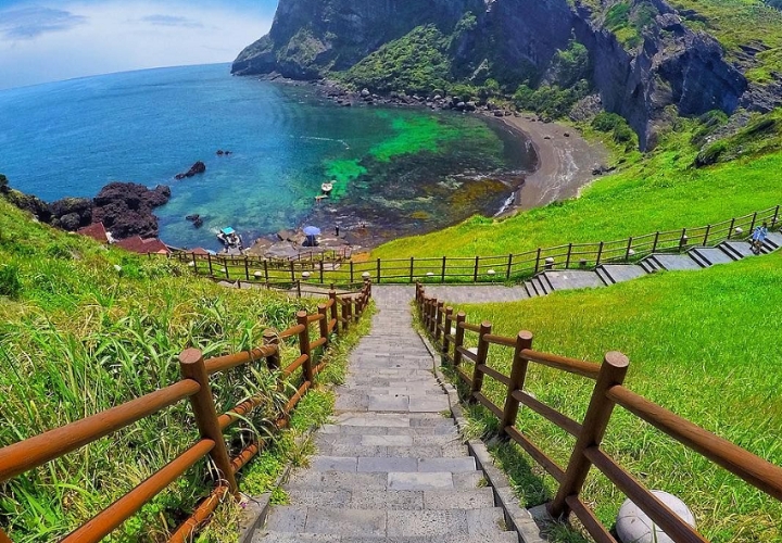 Đảo Jeju tuyệt đẹp với phong cảnh thiên nhiên cùng vách đá hùng vĩ