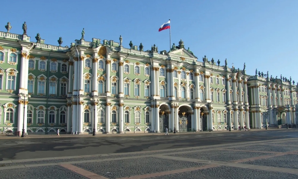 Hermitage lưu giữ hơn 3 triệu hiện vật qu&yacute; gi&aacute; trong l&ograve;ng Cung điện M&ugrave;a Đ&ocirc;ng