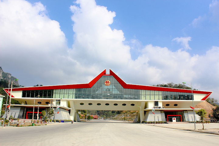 Cửa khẩu Hữu Nghị - Việt Nam