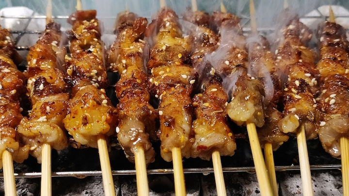 Thịt xiên nướng là món ngon không thể bỏ qua khi đến Bằng Tường